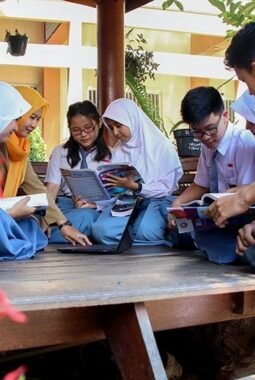 Kesetaraan dan Akses dalam Pendidikan di Indonesia: Mengatasi Kesenjangan