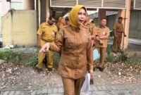 Wabup Sidoarjo Mimik Idayana sidak Rusunawa Pucang, mengungkap sederet persoalan serius, mulai dari sampah hingga bangunan yang tidak terawat