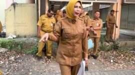 Wabup Sidoarjo Mimik Idayana sidak Rusunawa Pucang, mengungkap sederet persoalan serius, mulai dari sampah hingga bangunan yang tidak terawat